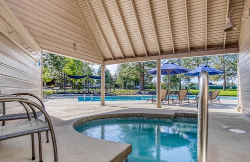 Century West Condo | Bend Comfy Condo Ski House 235