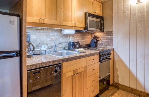 Century West Condo | Bend Comfy Condo Ski House 235