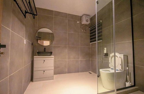 Benin City Apartment | Benin City Blissful Apartment - Cozy 2BR Retreat