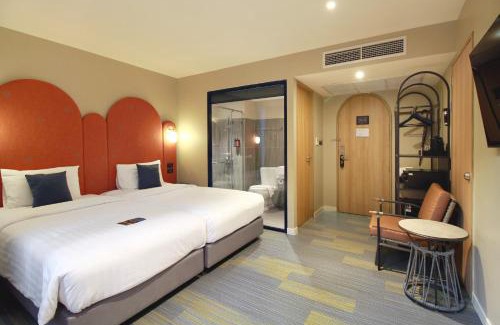 Chom Phon Hotel | Benjarong Hotel Bangkok