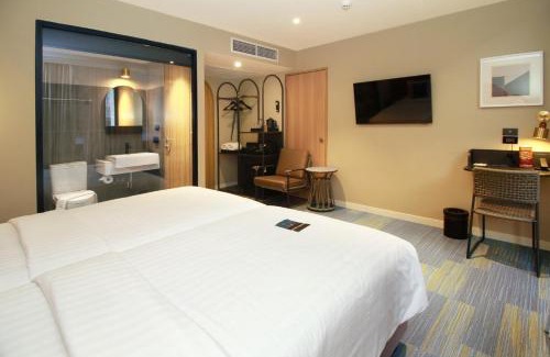 Chom Phon Hotel | Benjarong Hotel Bangkok
