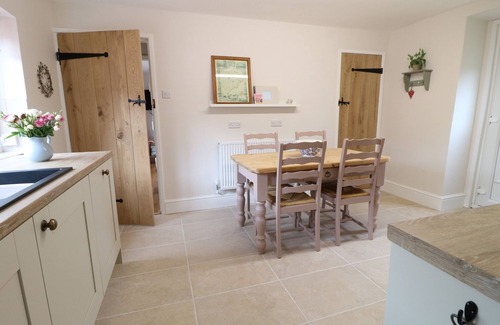 Oakham Cottage | BENNETT'S COTTAGE, family friendly, with a garden in Oakham