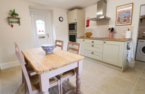 Oakham Cottage | BENNETT'S COTTAGE, family friendly, with a garden in Oakham