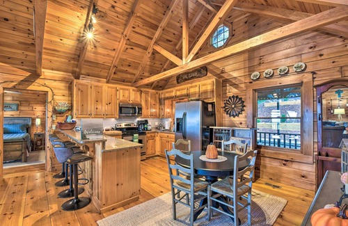 Tate Cabin | Bent Tree Cabin with Mountain & Lake Views!