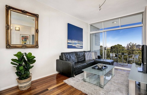 Neutral Bay Apartment | BENT6 - Spacious w/Panoramic Sydney Harbour Views