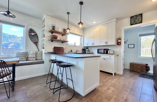 Leavenworth Cottage | Berg Haus- Close to Town, Hot Tub, Wi-Fi, Views