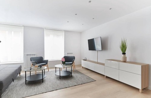 Segundo Ensanche Apartment | Bergamín by Clabao