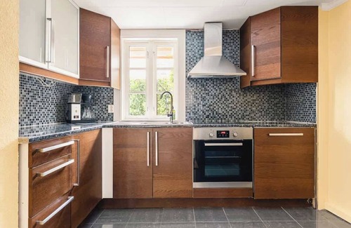 Sentrum House | Bergen's #1 BNB I Jacuzzi & Fireplace & Balcony