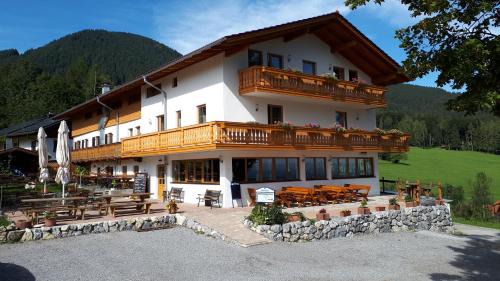 Brannenburg House | Berggasthaus Kraxenberger