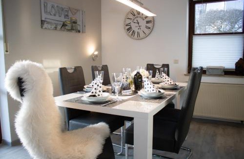 Winterberg Apartment | Bergkristall direkt am Bikepark und Skigebiet, 2 Schlafzimmer, Terrasse, abschließbarer Keller