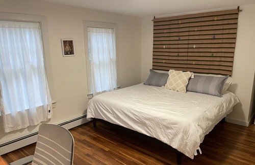 Norfolk House | Berkshire Retreat Near Hiking, Outdoors, and Walkable to Town