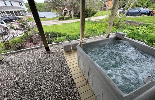 Monterey House | Berkshire Ski House on Lake Garfield w/HT By Great Barrington