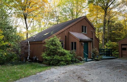 Tyringham House | Berkshire Vacation Rentals: Stonebridge Cabin: Modern Amenities Enjoy Nature