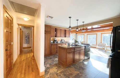 Richmond House | Berkshires sanctuary with outdoor living area & firepit. 8minutes to Tanglewood!