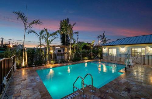 Singer Island Apartment | Bermuda Bungalows (Tropical Island Getaway)