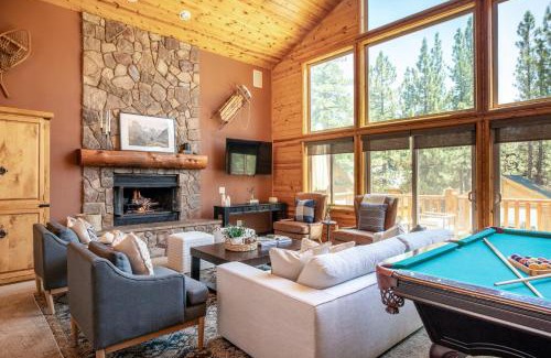 Eagle Mountain Estates House | Bernard by AvantStay Luxurious Cabin in Big Bear w Hot Tub Pool Table