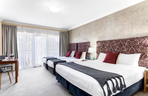 Berry Hotel | Berry Village Boutique Motel