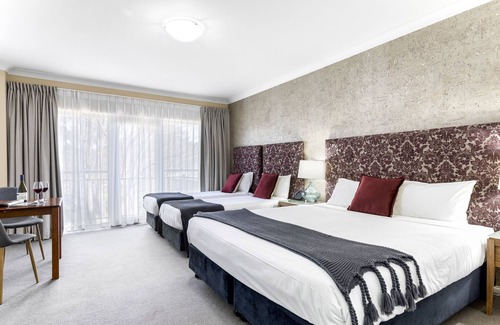 Berry Hotel | Berry Village Boutique Motel