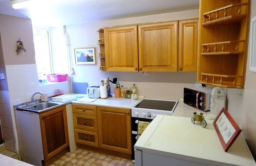 Widecombe in the Moor Cottage | Berrywood Cottage: Rustic Charm Amidst Moorland Beauty