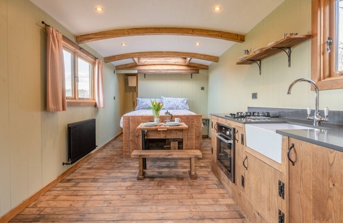 Lydney Cottage | Bertha - sleeps 2 guests in 1 bedroom