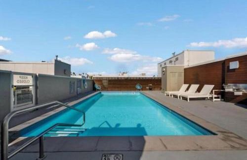 Ocean Park Apartment | Beryl Breeze - Rooftop Pool Sunny 2BR by the Pier