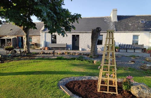 Dunbeath Cottage | Bespoke 1 Bed Cottage in Dunbeath Village