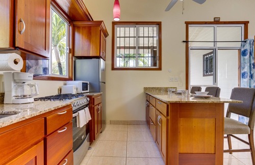 Placencia Cottage | Best Deal! in Maya Beach Casita Sleeps 4, Kitchen