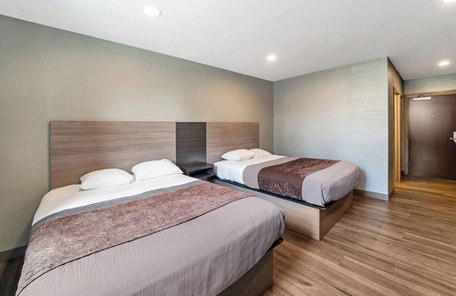 Foxboro Hotel | Best for Unwinding! Free Breakfast, 2 Convenient Units w/Free Parking!