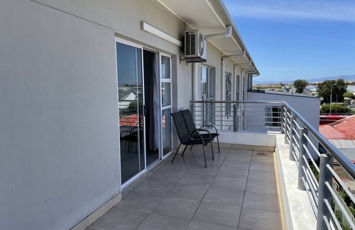 Lakeside Apartment | Best Getaway - 303