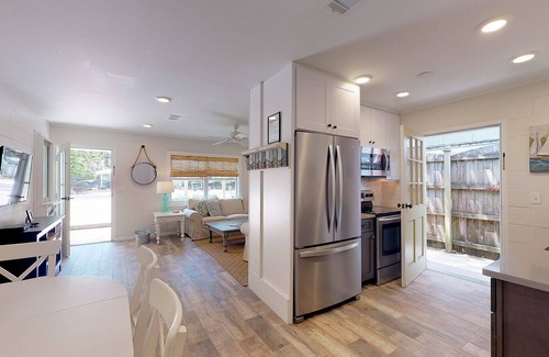 Saint Simons Island Cottage | Best Location! 5 Minute Stroll To The Beach