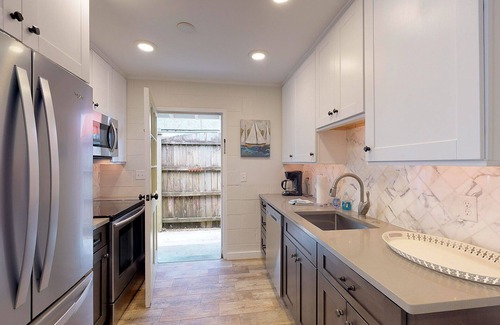 Saint Simons Island Cottage | Best Location! 5 Minute Stroll To The Beach