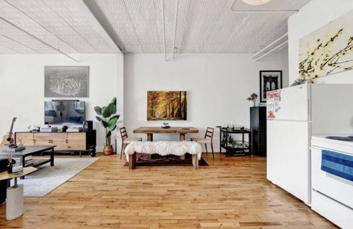 Williamsburg House | Best Location in Williamsburg Big Sunny Art Loft