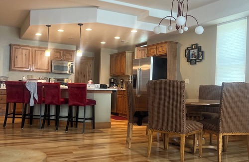 North Park City Condo | BEST Location Park City: Walk In Out Ski. Old Town, Sundance, Garage parking