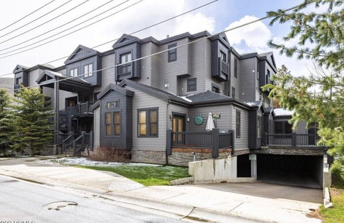 North Park City Condo | BEST Location Park City: Walk In Out Ski. Old Town, Sundance, Garage parking