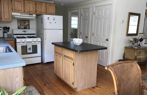East Chop House | BEST LOCATION * Walk to Town/Beaches * Fun and Relaxing