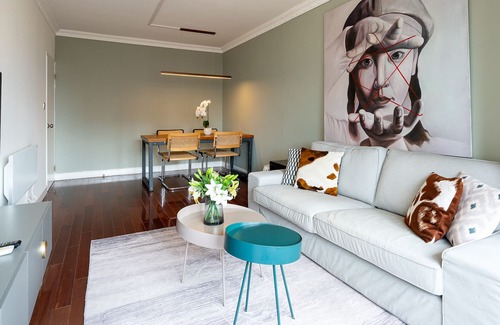 Downtown Shanghai Apartment | Best Location⭐ Xintiandi Suite, City View, Metro 3 mins, wall heating!