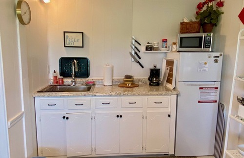 Wewahitchka House | ↠» Best of Both Bungalow «↞ 20 min to the Beach!