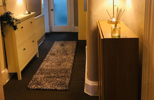 Gifford Apartment | Best of both worlds in Edinburgh - town and country. A “capital” place to stay!