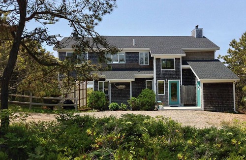 Edgartown House | BEST OF CHAPPY SPECTAC WATERVW HM 2026 WEEKLY WALK/BCH KAYAKS/BIKES W/FERRY TIX