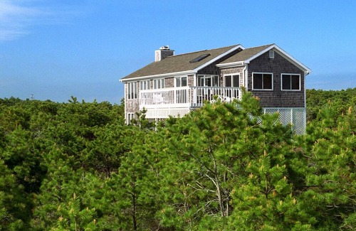 Edgartown House | BEST OF CHAPPY SPECTAC WATERVW HM 2026 WEEKLY WALK/BCH KAYAKS/BIKES W/FERRY TIX