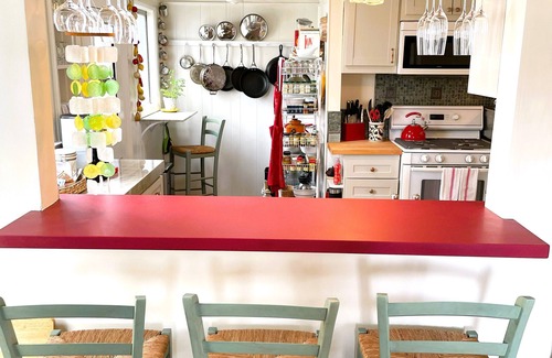 Belmont Shore House | Best of The Shore, Sleeps 4. Short walk to the beach, dining & shopping.