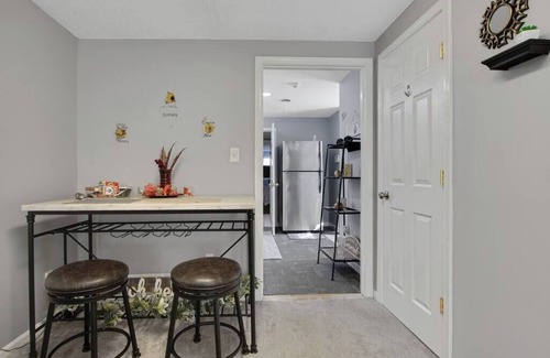 Cheektowaga Apartment | Best Parking Laundry AC BBQ Patio