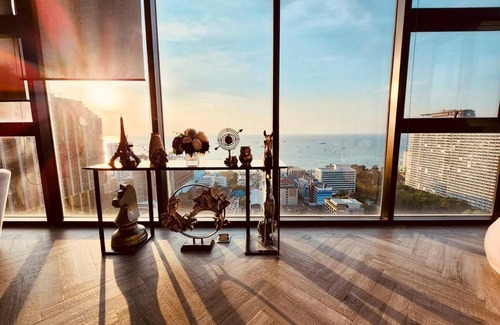 Pattaya Bay Apartment | Best Pool with 360 View of Pattaya & Best Location