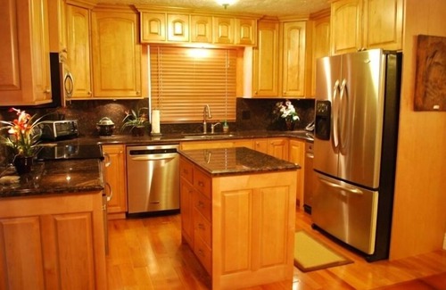 Idaho Falls Condo | BEST REVIEWS! Relax and be Comfortable with Big Screen TV, Hot Tub and BBQ