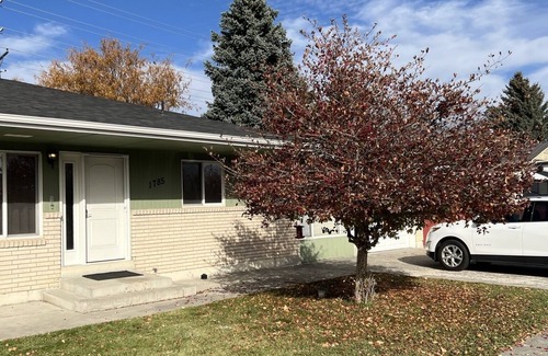 Idaho Falls Condo | BEST REVIEWS! Relax and be Comfortable with Big Screen TV, Hot Tub and BBQ
