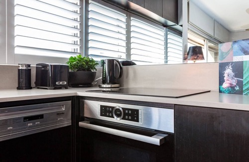Potts Point Apartment | Best Sydney Views from Potts Point Rooftop Pool