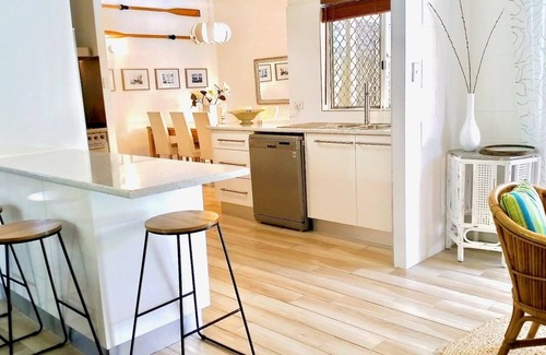 Trinity Beach House | Best Value Cairns Holiday Home! - Trinity Beach Getaway: Spa, pool, beach, sun.
