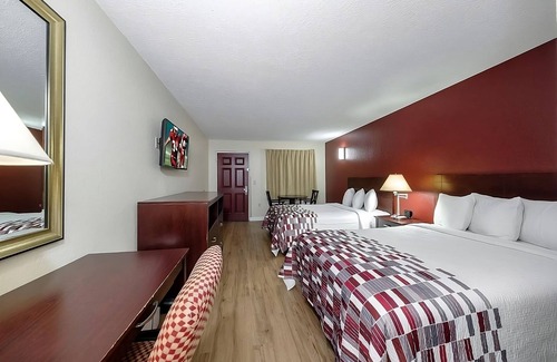 Ellenton Hotel | Best Value, Quality Stay! Pet-friendly, Free Parking, Outdoor Pool!