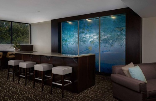 Newport House | Best Value, Quality Stay! Free Parking, Indoor Pool, Pets Allowed!