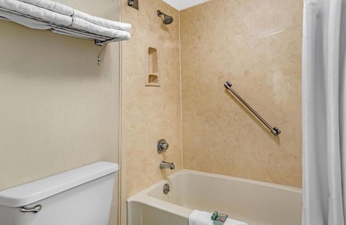 Pearl Hotel | Best Western Airport Inn